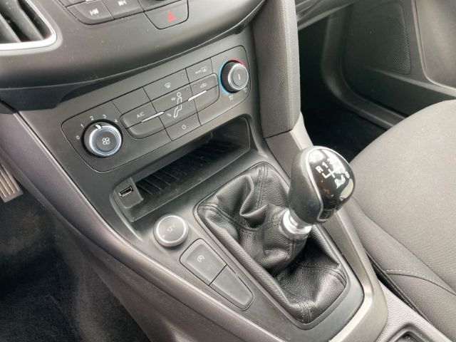 Fahrzeugabbildung Ford Focus 1.5 EcoBoost Xenon, Navi, Einparkhilfe, Kl