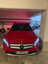 Mercedes-Benz GLA 180 CDI - - rote Mercedes-Benz GLA 180
