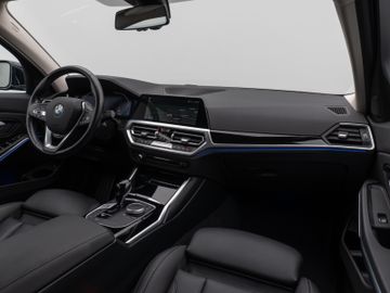 Fahrzeugabbildung BMW 320d xDr Tour Luxury Line AHK HiFI Laserlicht