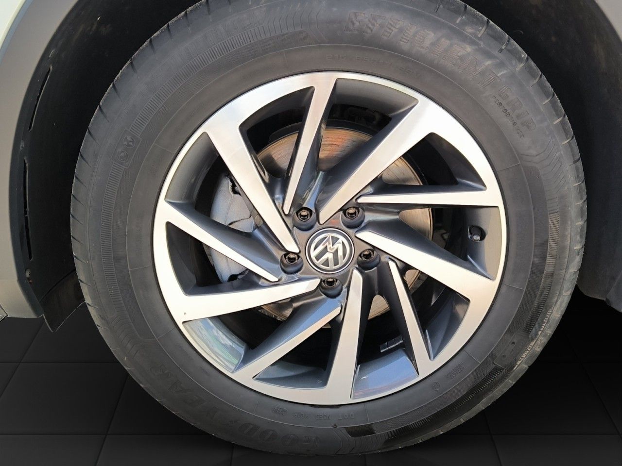 VW Tiguan Sound 4Motion AHK Navi - Bild 23