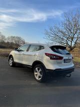Nissan Qashqai 1.3 DIG-T DCT 160PS Acenta Acenta - Nissan Qashqai mit Benzin-Antrieb: Limousine, Automatik