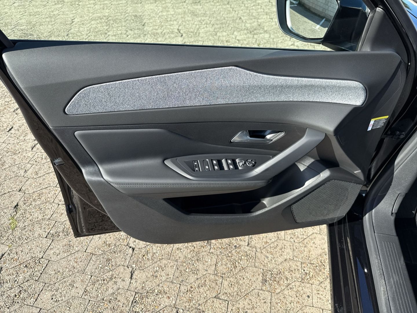 Fahrzeugabbildung Peugeot 308 SW Hybrid 145 Allure 1.2 LED ACC 2-Zonen-Kli