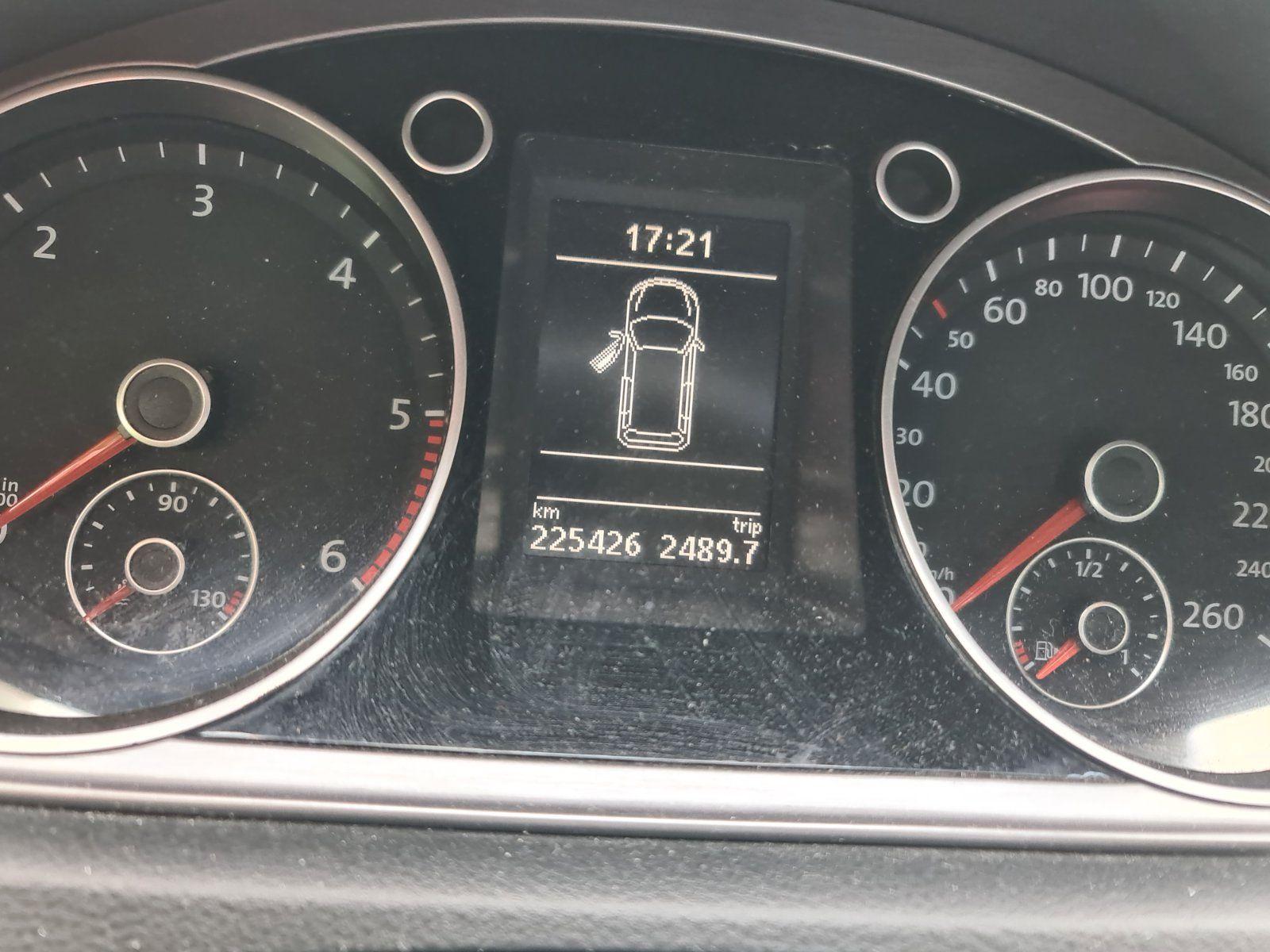 Volkswagen Passat 2011 — photo 6