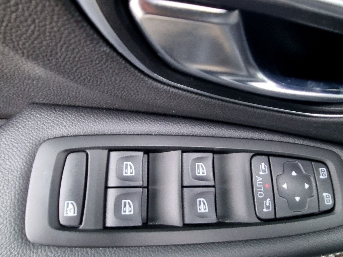 Fahrzeugabbildung Renault Scenic Black Edition TCe 160 GPF