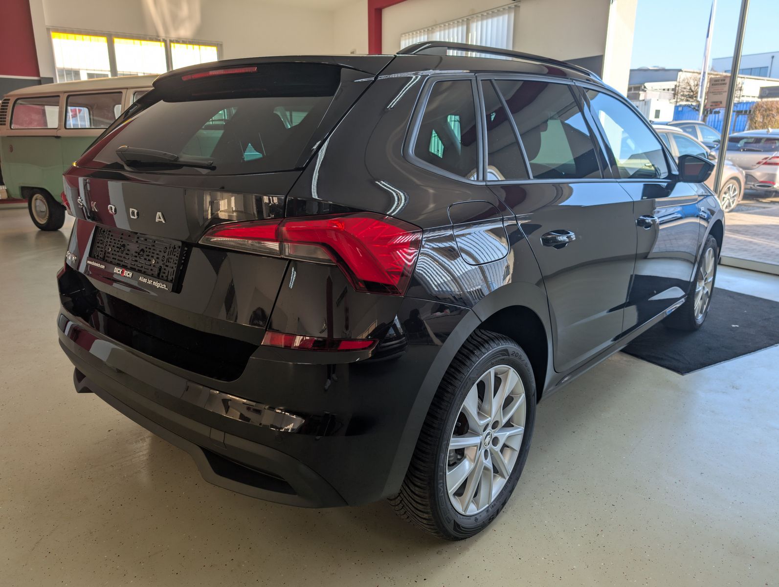 Fahrzeugabbildung SKODA Kamiq Tour 1,0TSI PANORAMA LED SHZ KAM APPLINK