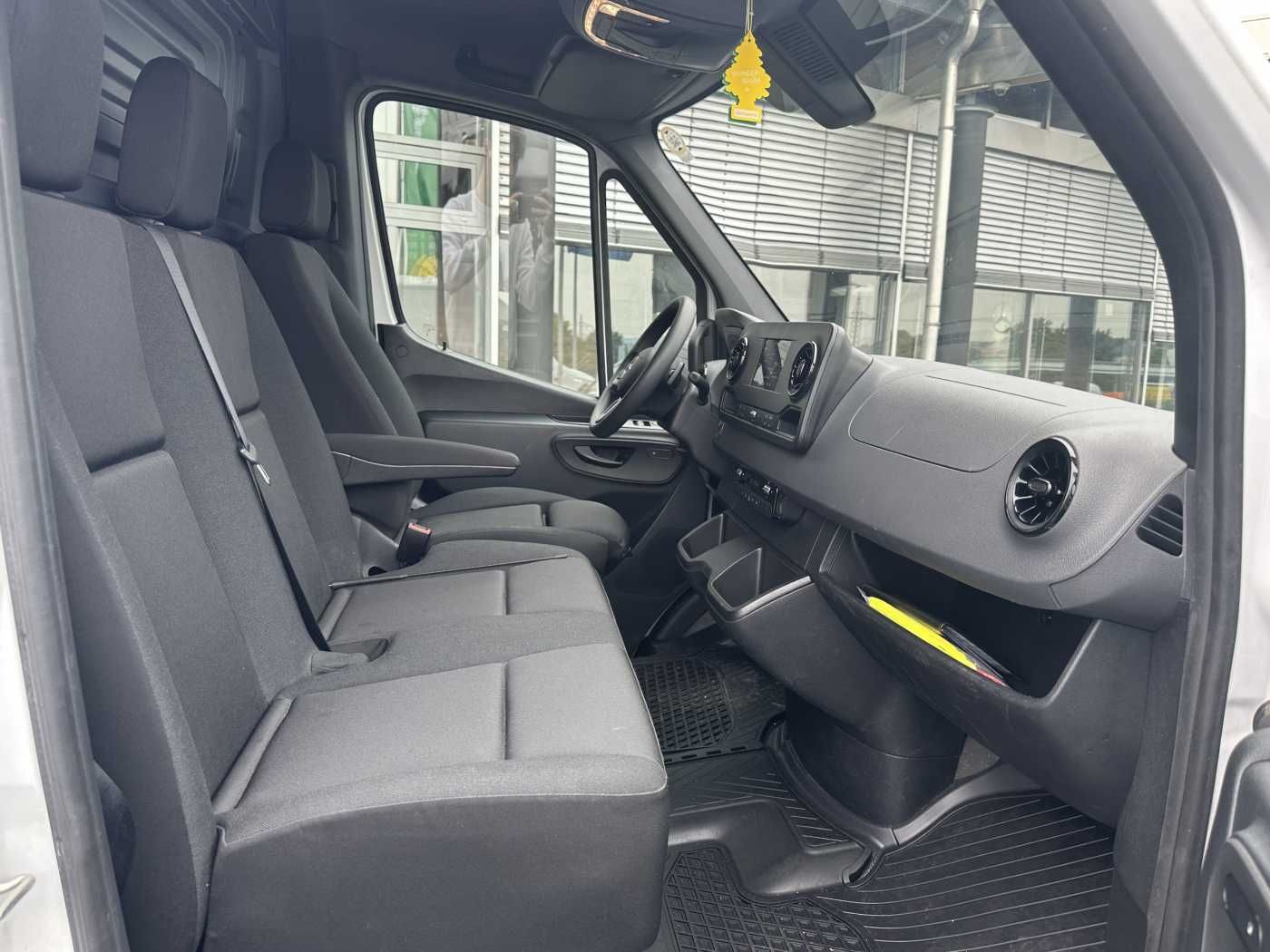 Fahrzeugabbildung Mercedes-Benz Sprinter 317 CDI 3665 9G Klima 360 MBUX SHZ