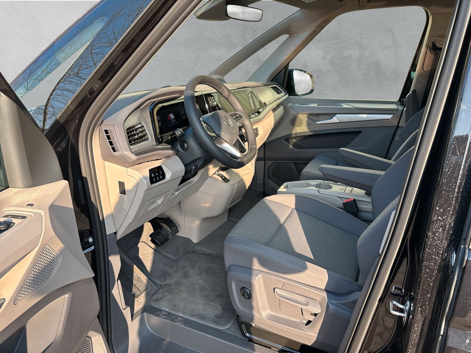 Fahrzeugabbildung Volkswagen T7 Multivan 2.0 TDI DSG Standheizung AHK