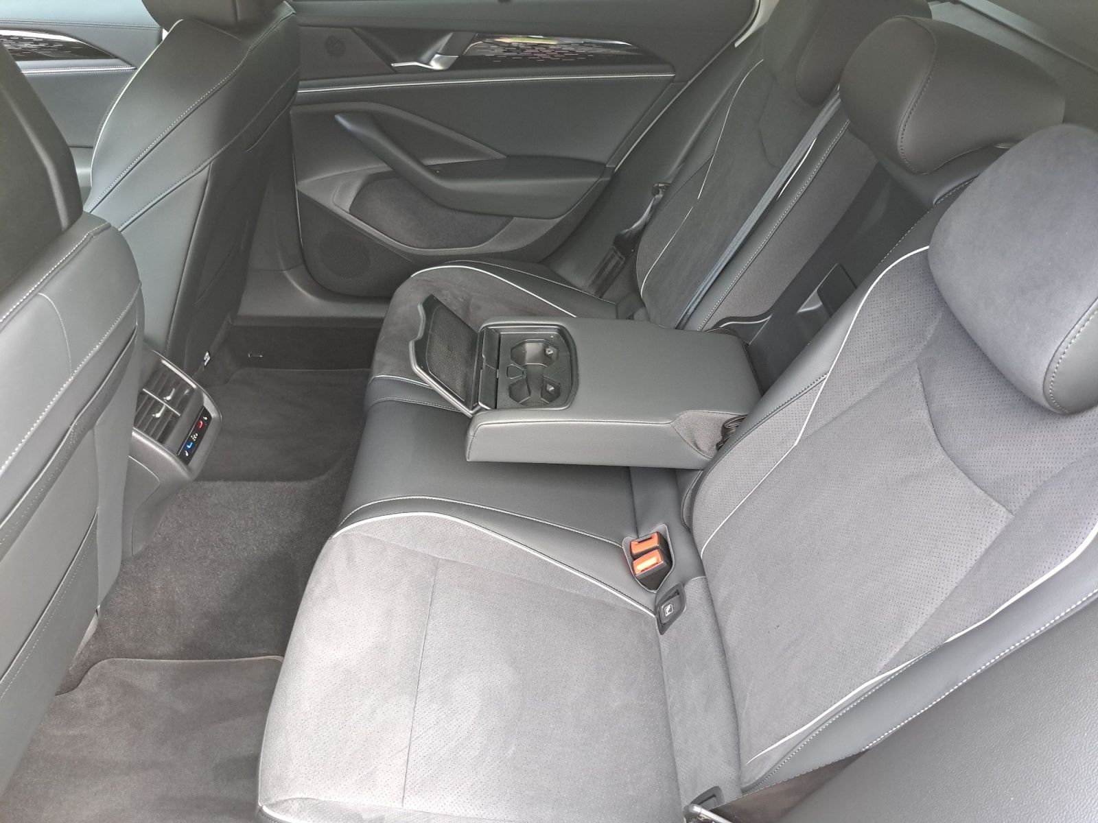 Volkswagen Passat Variant - Bild 14
