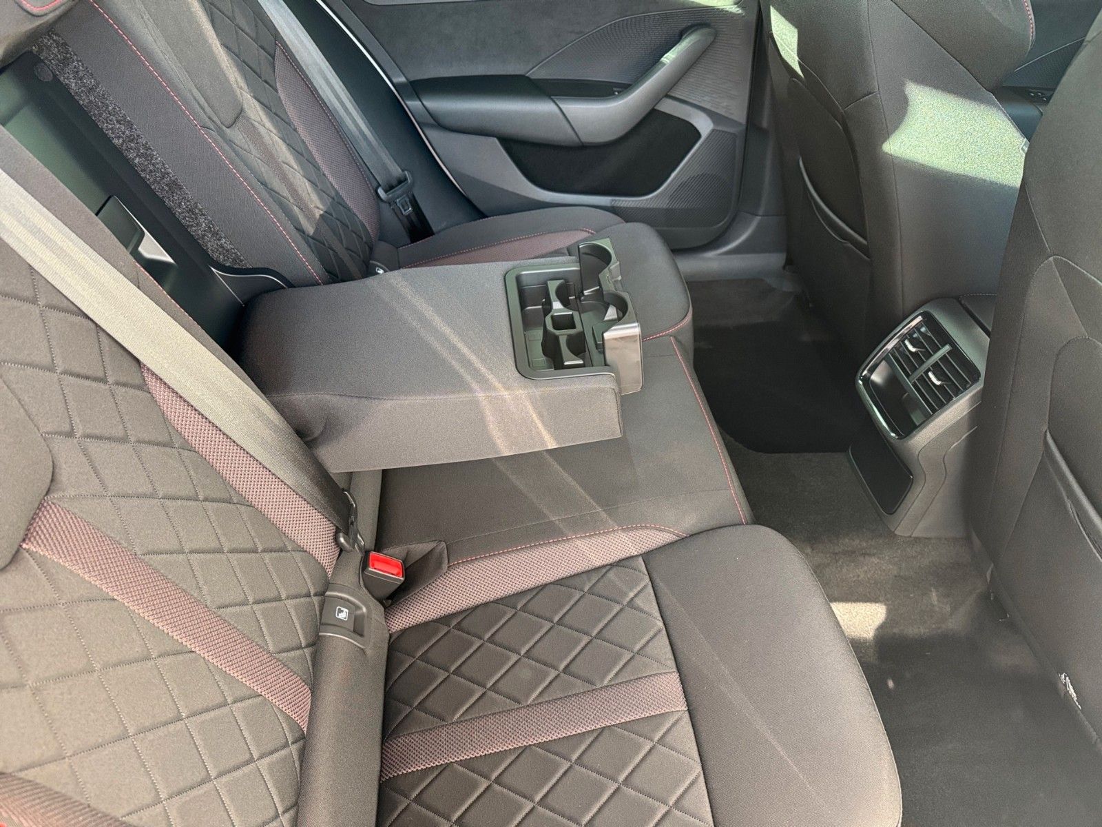 Fahrzeugabbildung SKODA Octavia Combi RS 2.0 TSI