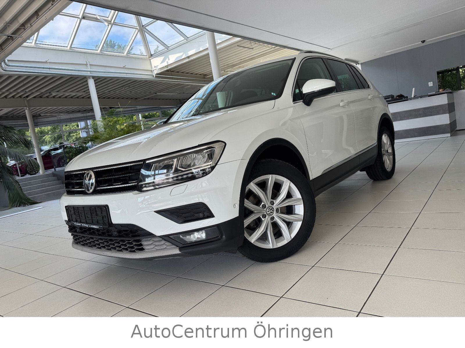 Volkswagen Tiguan - 1