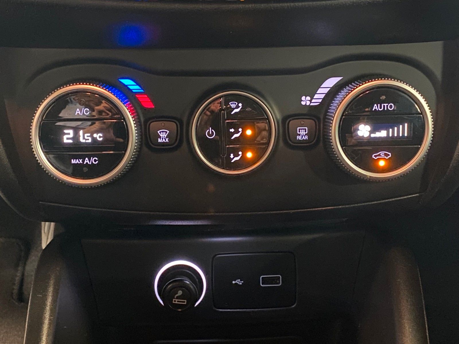 Fahrzeugabbildung Fiat Tipo 1.6 Multi Jet LIFE+NAVIAGATION+LED+KAMERA+