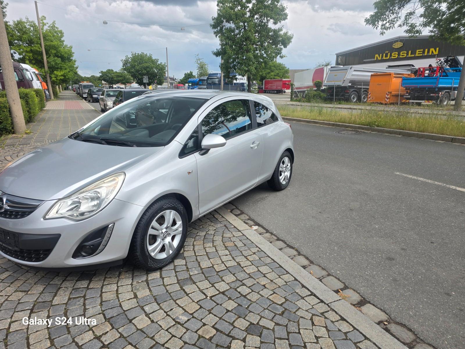 Opel Corsa D Satellite 1.4 benzine
