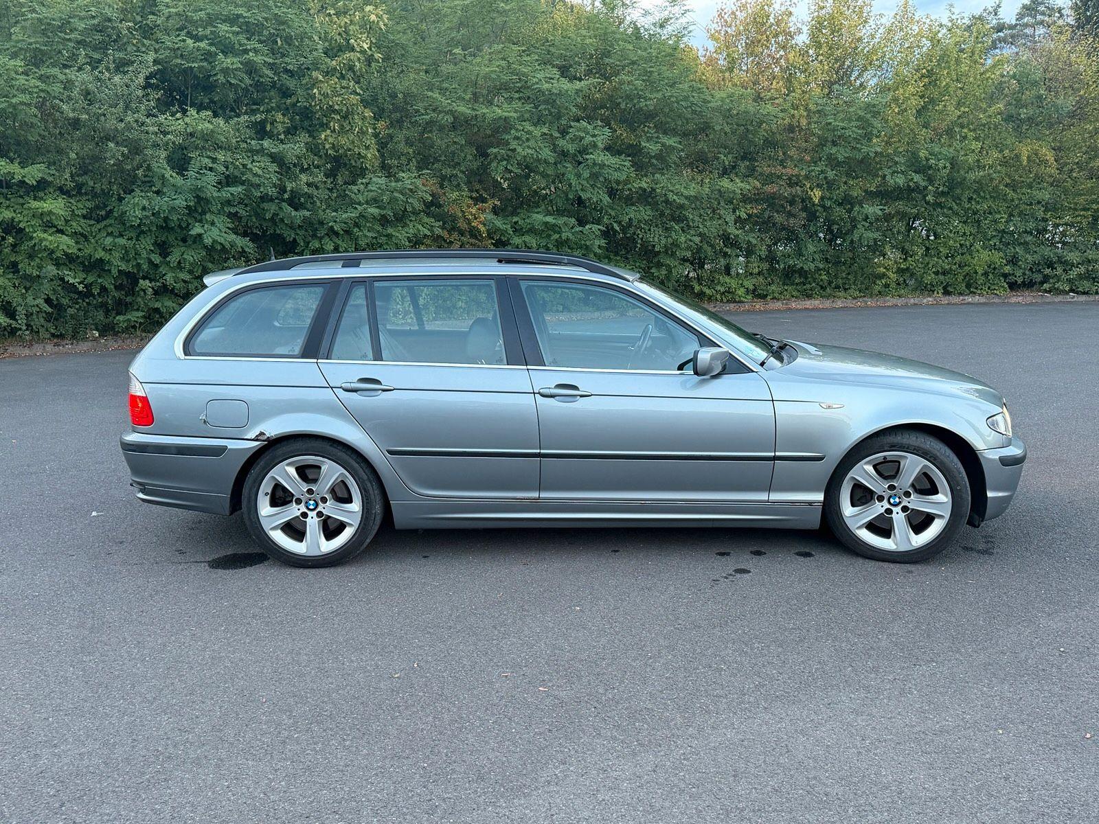 BMW 330 2004 — rear view