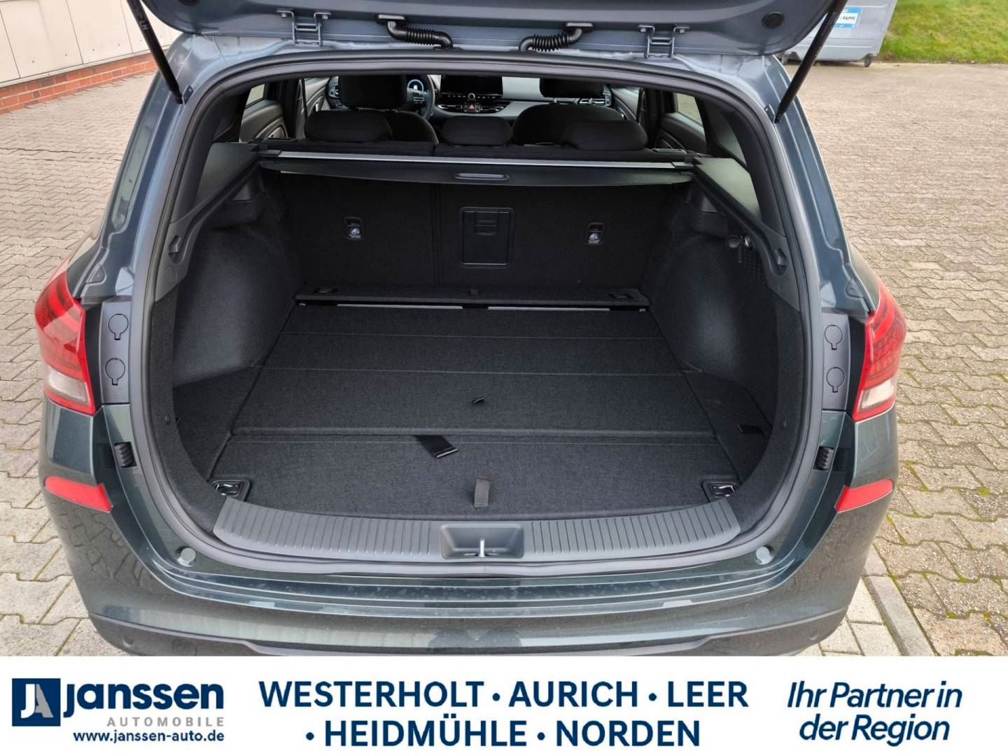 Fahrzeugabbildung Hyundai i30 Kombi, Automatik, PDC hinten/vorne, Navi,Rü