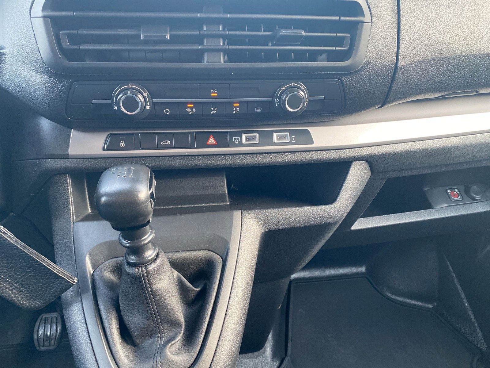 Fahrzeugabbildung Opel Vivaro Kasten Edition M