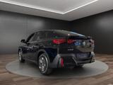 BMW iX2 eDrive20+Park-Assist+AHK+DWA+SZH+LM+ - schwarze BMW iX2