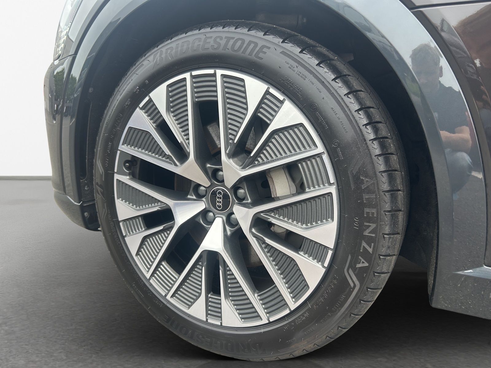 Audi Q8 e-tron - Bild 14