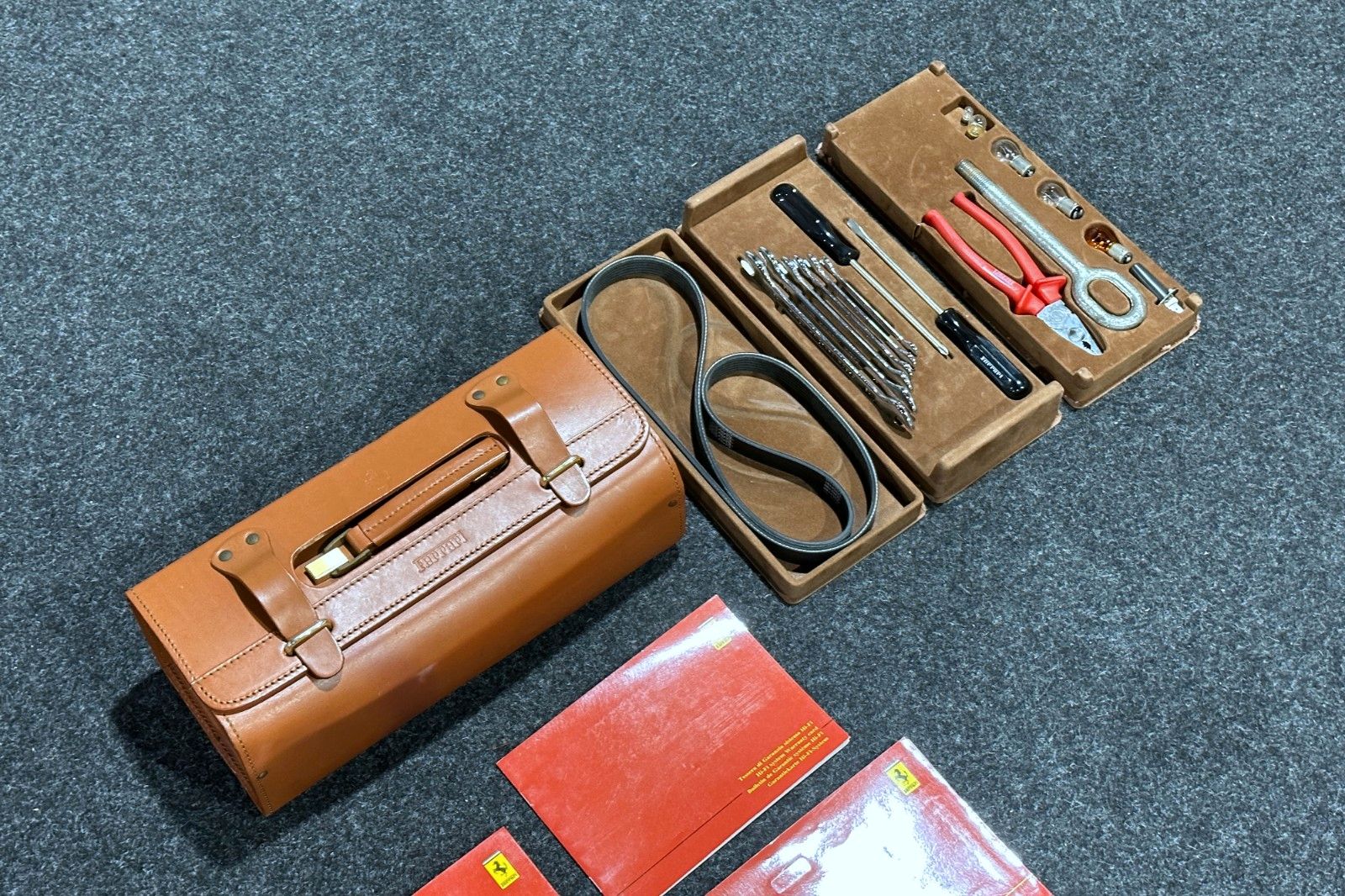 Fahrzeugabbildung Ferrari F355 F1 GTS - Zahnriemen neu