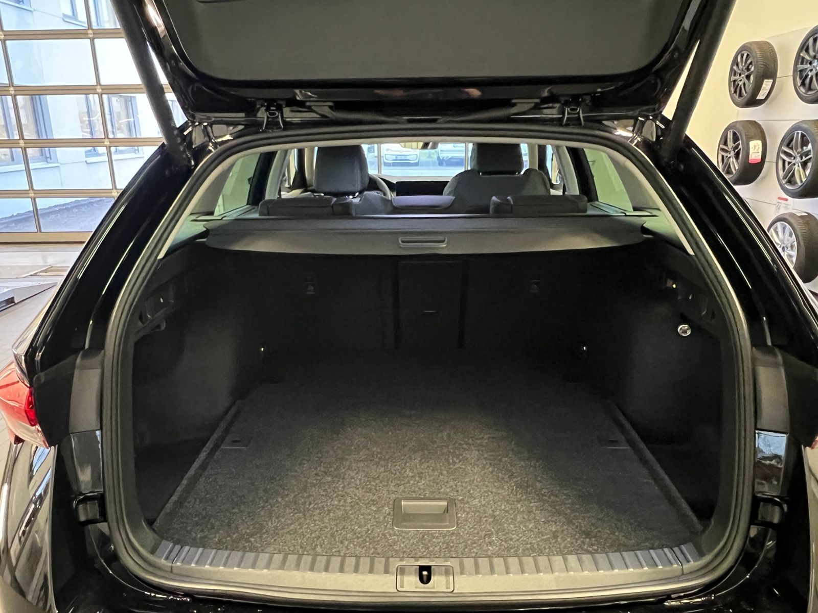 Fahrzeugabbildung SKODA Octavia Combi TOUR 2.0 TDI DSG *AHK, Travel Assi