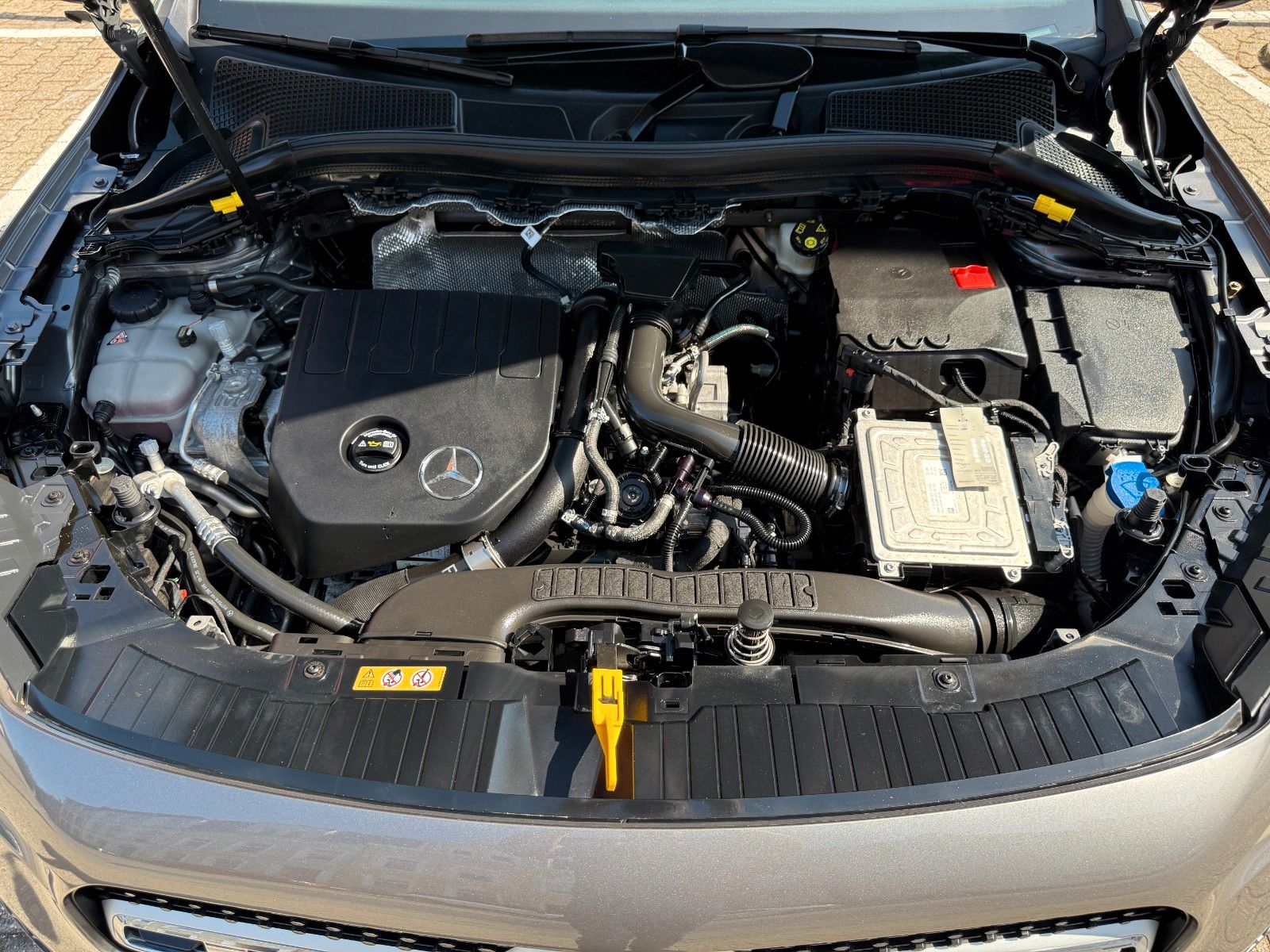 Fahrzeugabbildung Mercedes-Benz GLA 200 STYLE LEDER AUTOMATIK PANO KAMERA