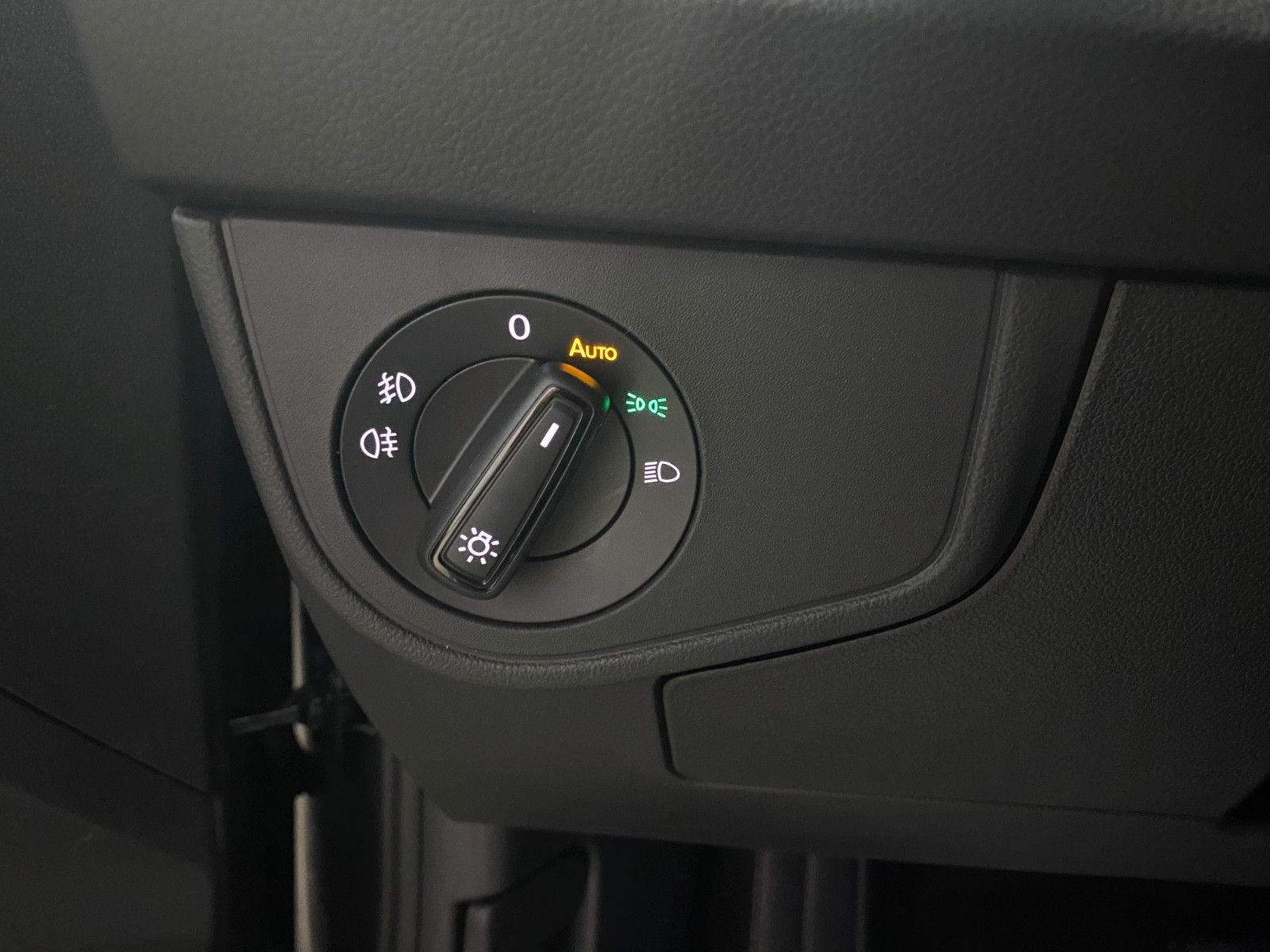 Fahrzeugabbildung Volkswagen Taigo 1.5 TSI DSG R-LINE+Black Style+ACC+Matrix+