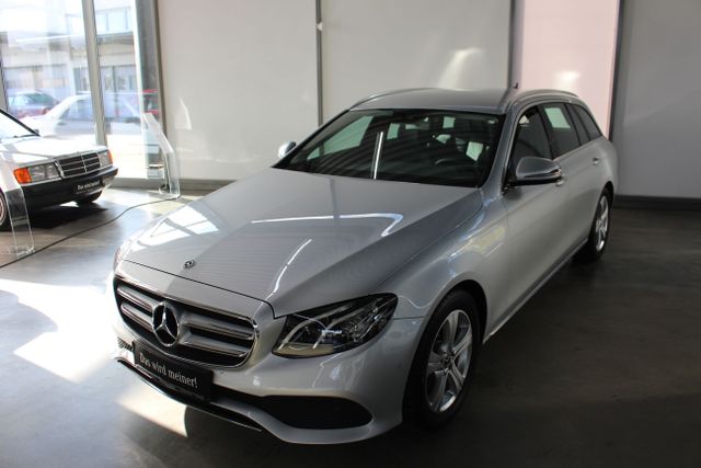 Vorschaubild von: Mercedes-Benz
E 220 d T Avantgarde Ambiente LED Kamera PTS SHZ