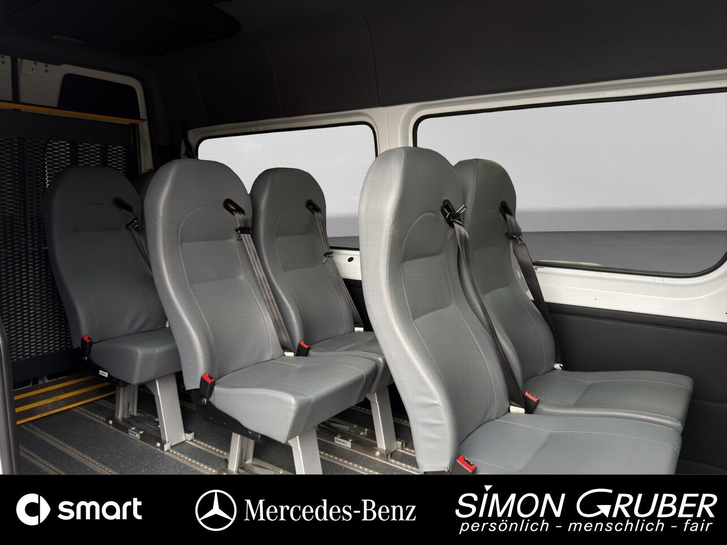 Fahrzeugabbildung Mercedes-Benz 317 Tourer L2H2 Standard 8Sitzer Rollstuhl Lift