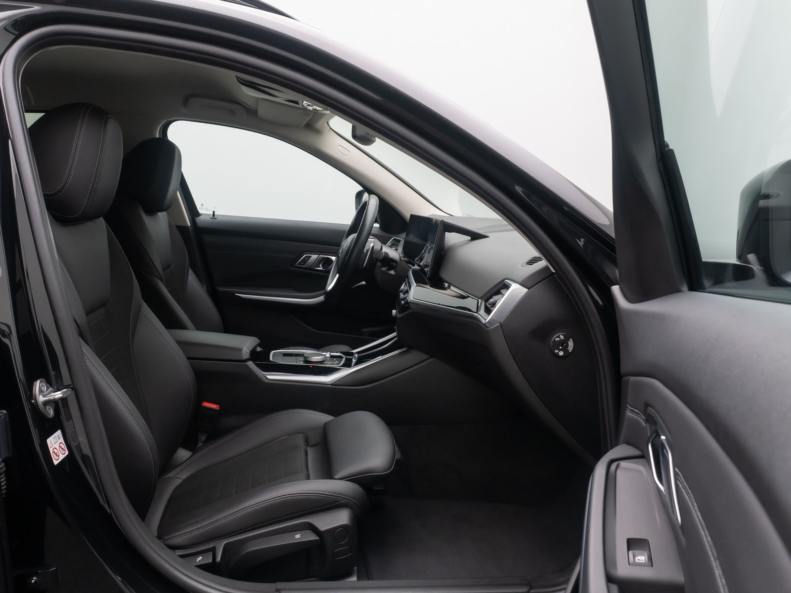 Fahrzeugabbildung BMW 320e FernlichtAs DAB Widscreen Sportsitz Komfort