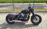 Triumph BONNEVILLE BOBBER BLACK 1200 UMBAU WK+ HELM - TRIUMPH BONNEVILLE BOBBER
