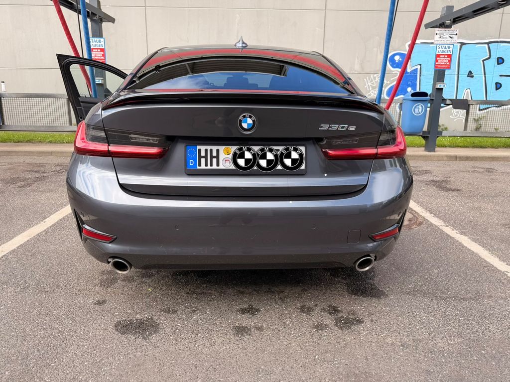 Image of BMW 330