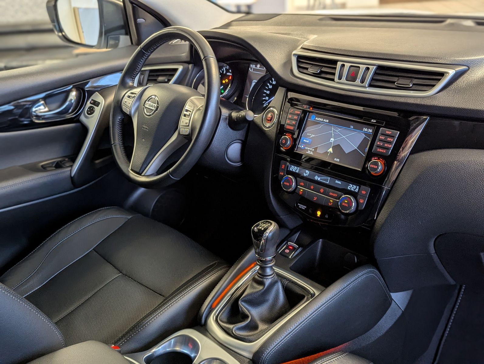 NISSAN Qashqai 1.2 Tekkna Leder Pano Navi 360° AHK 19" - Image 13