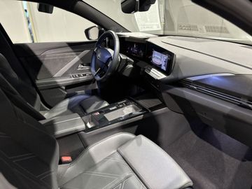 Fotografie 4 des Opel Astra 1.2 Turbo Automatik Ultimate Leder