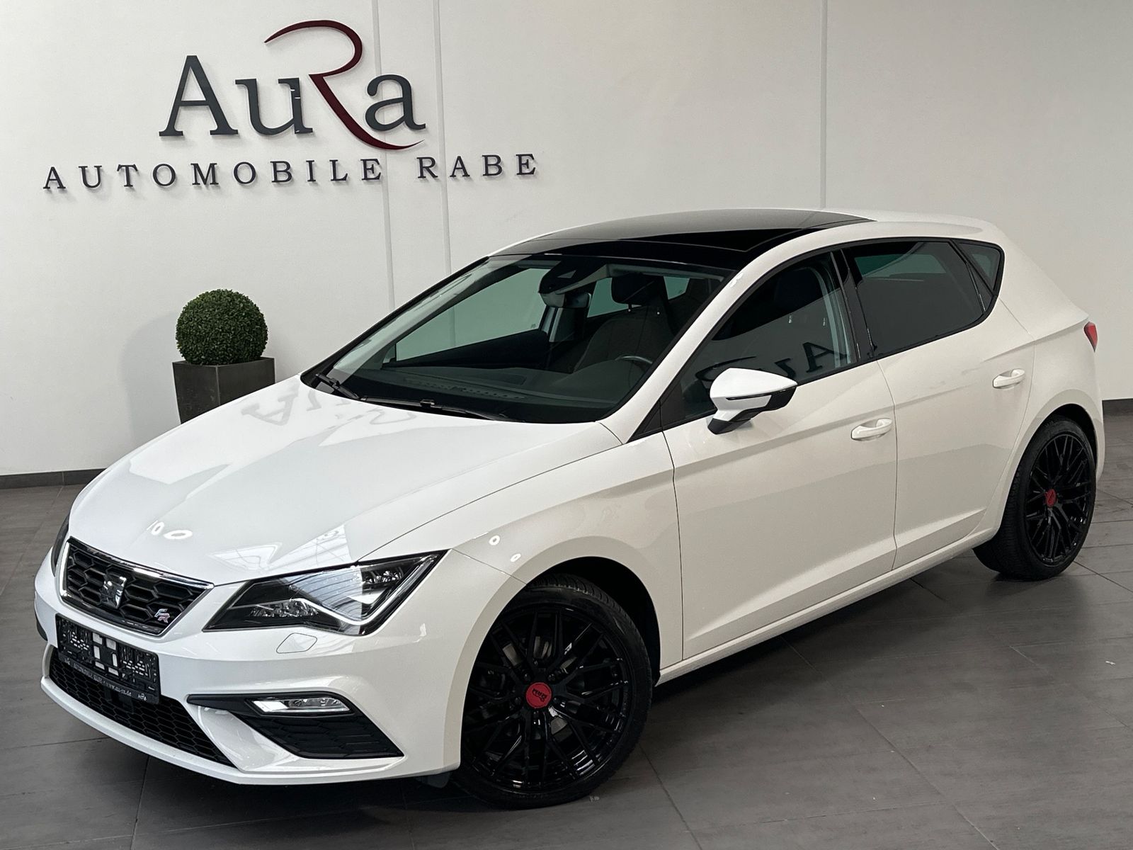 Fahrzeugabbildung SEAT Leon 1.5 TSI FR NAV+LED+SHZ+PANO+DAB+BEATS+18Zo