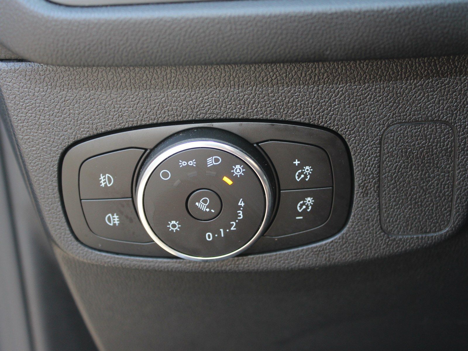 Fahrzeugabbildung Ford Focus Cool & Connect 1,0 EcoBoost Start/Stopp