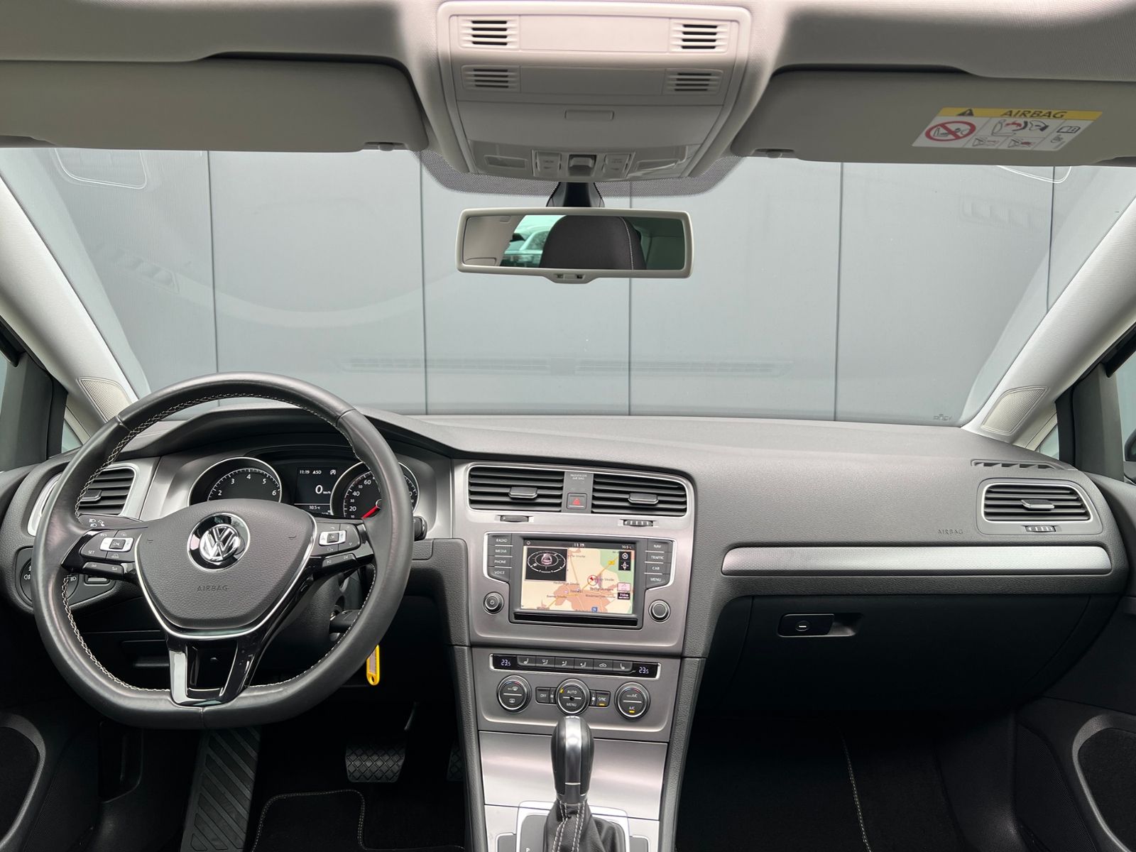 Fahrzeugabbildung Volkswagen Golf VII R-Line 1.4 TSI DSG Lounge *AHK, Navi, P