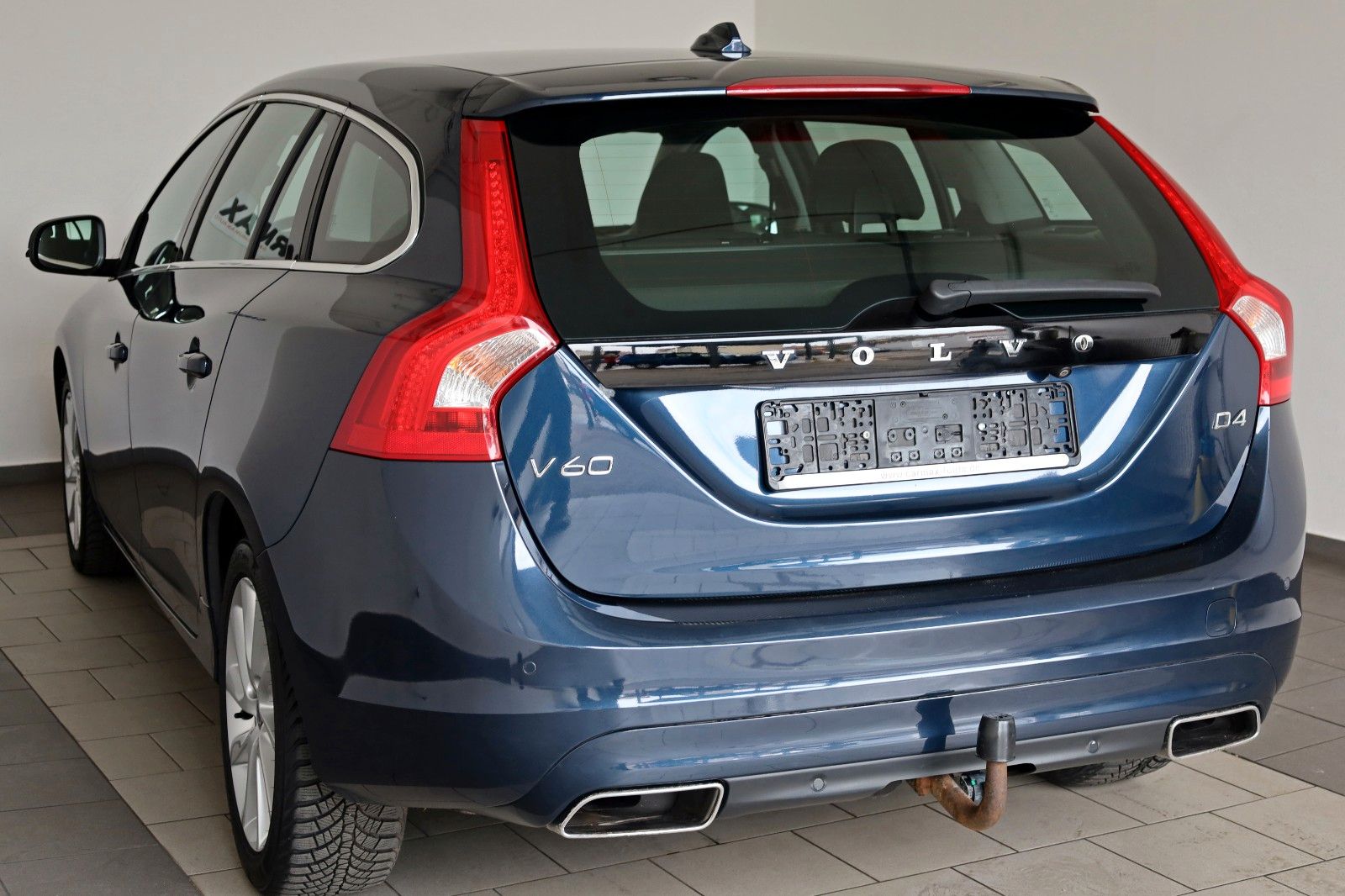 Fahrzeugabbildung Volvo V60 Kombi Momentum T.Leder,Navi,Xenon,Kamera,AHK