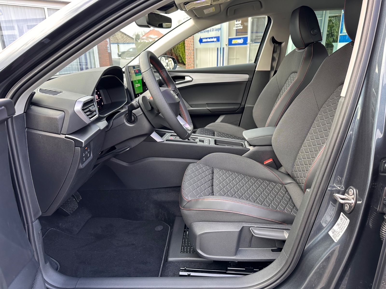 Fahrzeugabbildung SEAT Leon ST 1.5 eTSI FR DSG LED/GRA/SHZ/Kamera/APP