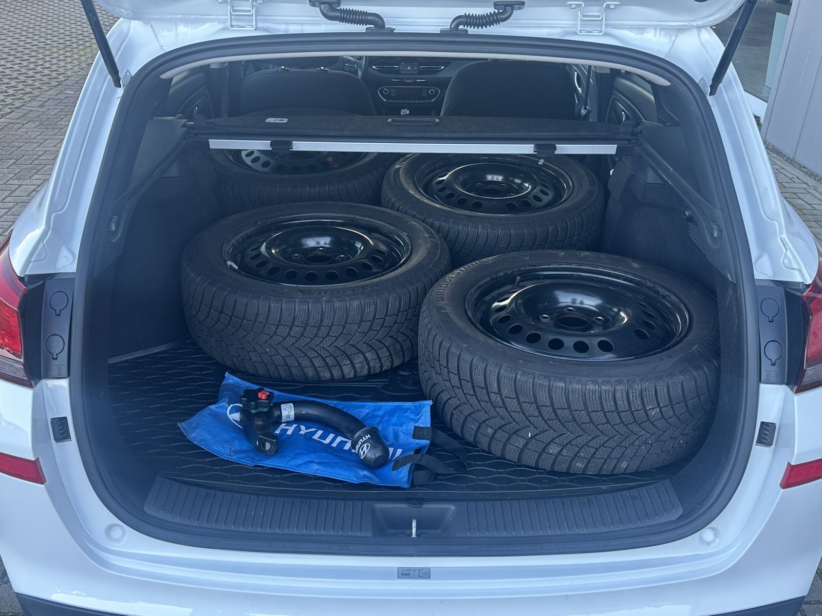 Fahrzeugabbildung Hyundai i30 1.5 T-GDI LED AHK KAMERA WINTERPAKET TEMPOM.