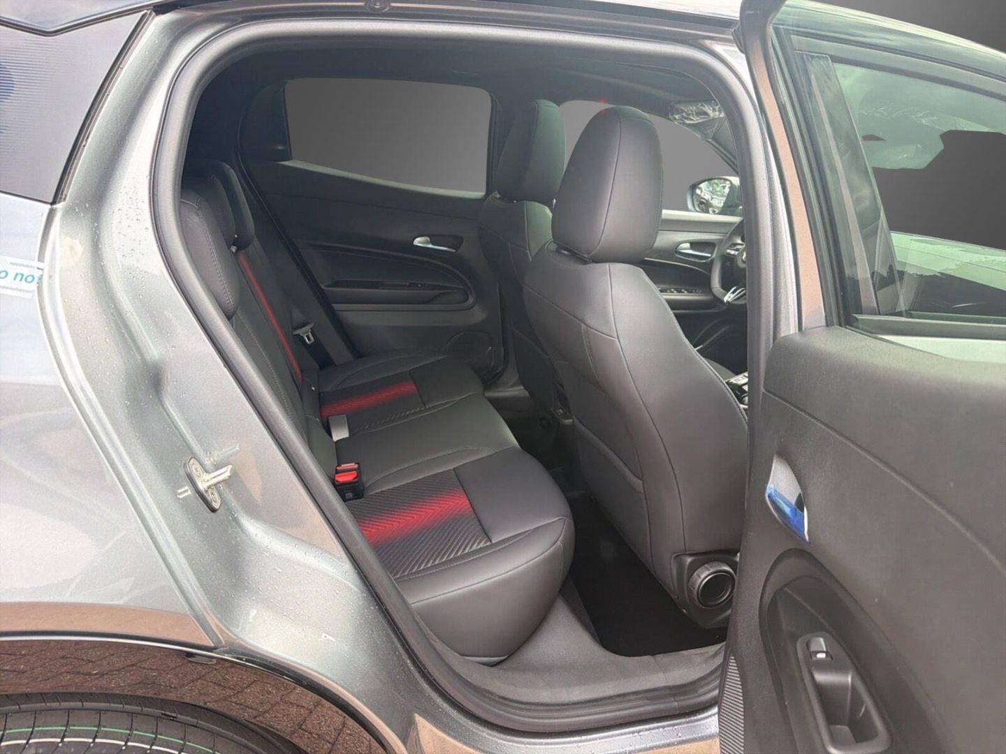 Fahrzeugabbildung Alfa Romeo Junior Ibrida TI 1,2 VGT 107kW MY26-Panoramadach