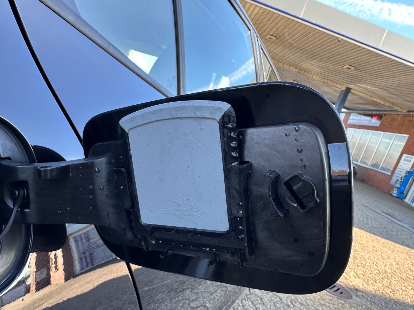 Fahrzeugabbildung SKODA Fabia 1.0 TSI DSG Selection LED/PDC/SHZG/APP/GRA