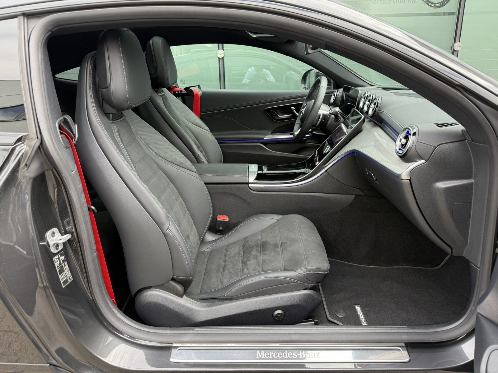 Fahrzeugabbildung Mercedes-Benz CLE 300 AMG*HEAD-UP*BURMESTER*PANO*20"ZOLL*MEMOR