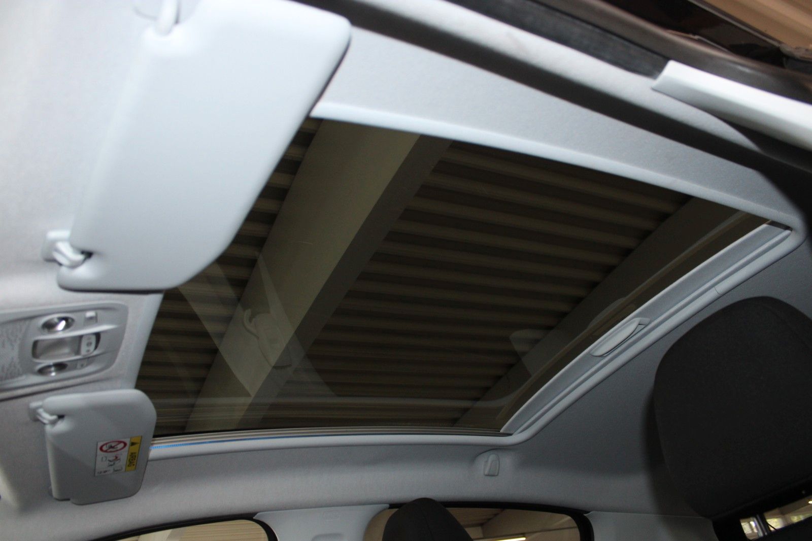 Fahrzeugabbildung Peugeot 208 Signature 110 Aut. Klimaauto PANO SHZ Allwet