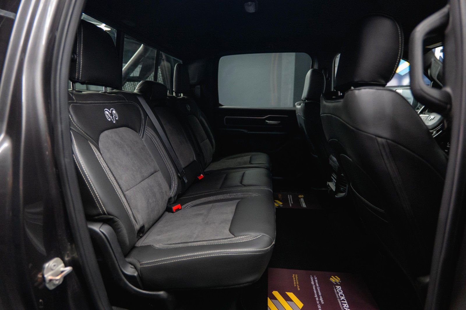 Fahrzeugabbildung Dodge RAM 5.7 V8 HEMI 4x4 OFFROAD NIGHT-Edition LED