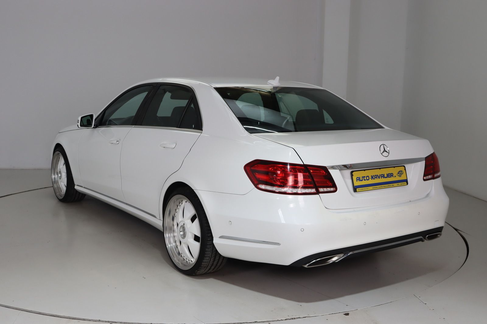 Fahrzeugabbildung Mercedes-Benz E 200 BlueTEC * LED * Navi * HU 03.2028 Avantgar