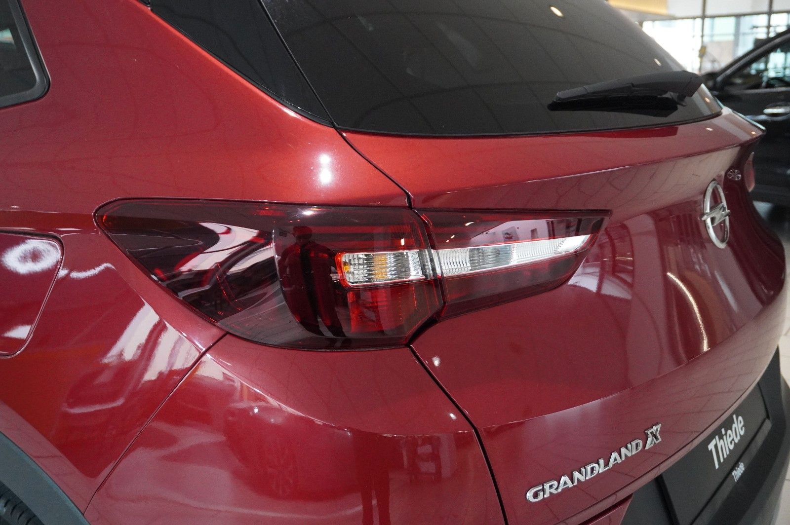 Fahrzeugabbildung Opel Grandland (X) 1.6 ELEGANCE HYBRID NAVI/SH/KAMERA