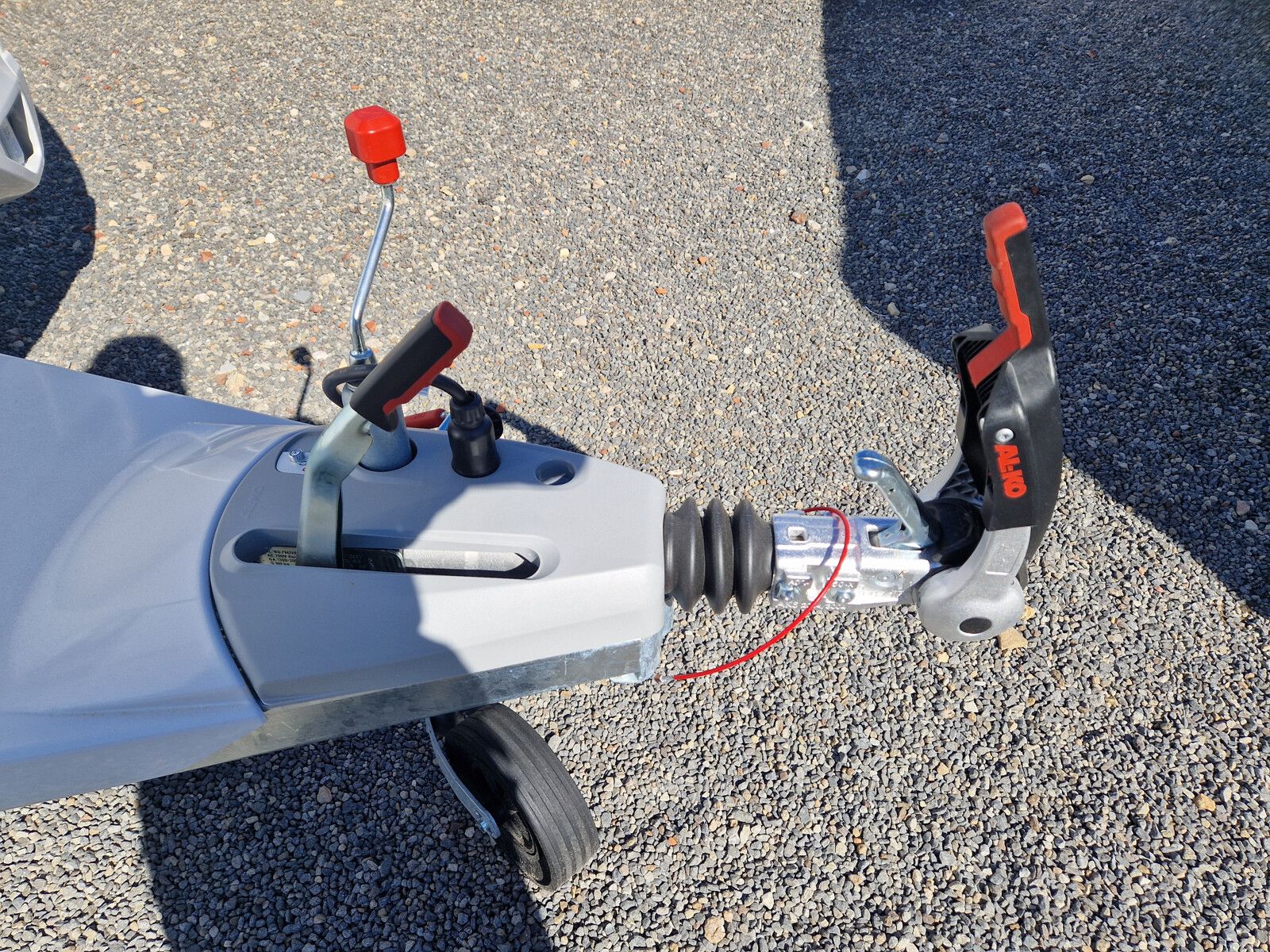 Fahrzeugabbildung Tabbert Senara 550E 2.3 2.000kg, Safety-Pack, Glattbl.