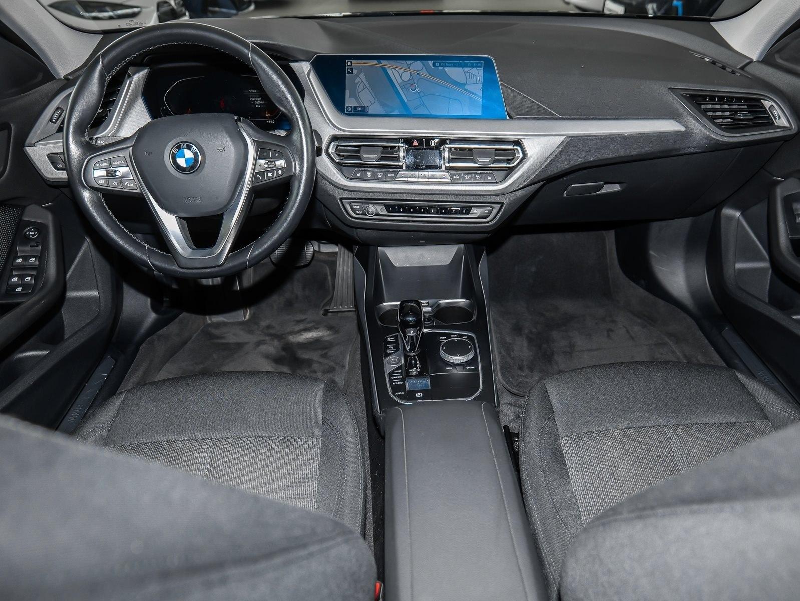 BMW 118i Aut. Advantage Anhängk. Kamera 17 Zoll