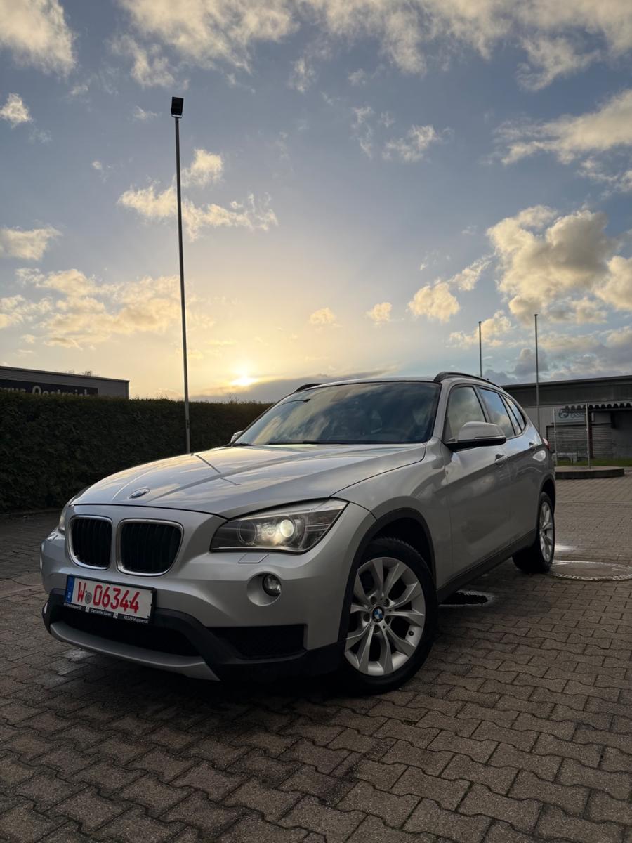 BMW 20d sDrive XENON NAVI KAM PANO