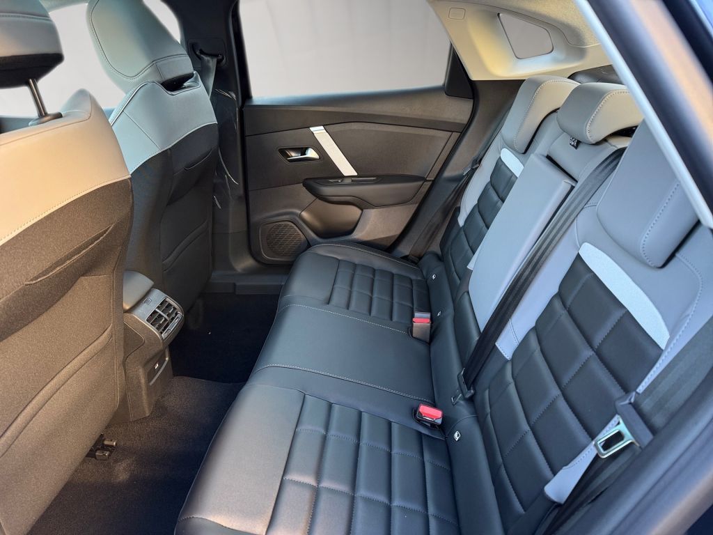 Fahrzeugabbildung Citroën C4 X Hybrid 145 MAX