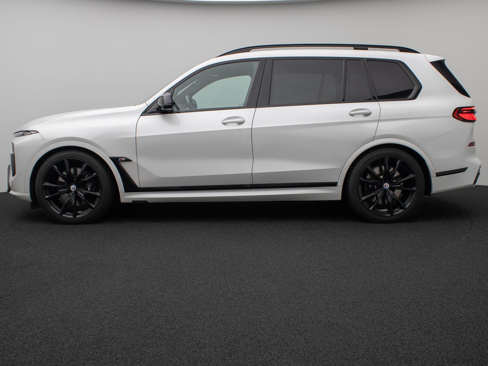 Fahrzeugabbildung BMW X7 M60i xD B&W Panorama HUD 360° Individual 22"